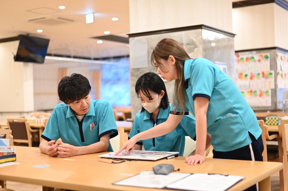 【介護職】西区 正社員《豊富なキャリアパス！》日勤の求人